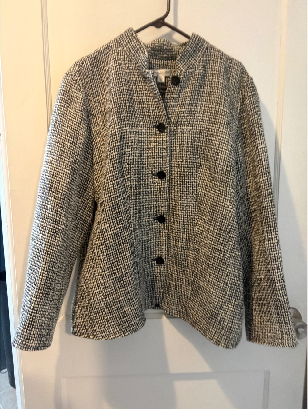 Calderon Creek black and white textured jacket